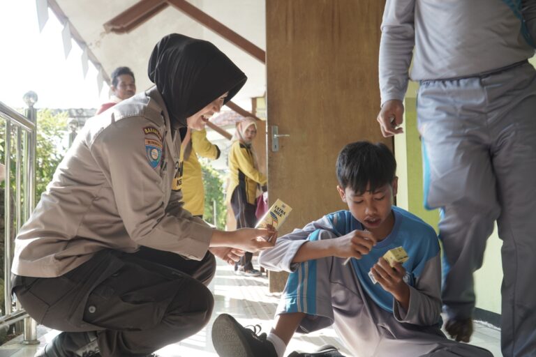 Sambut HUT Polwan ke-75, Polres Ponorogo Gelar Bakti Kesahatan Untuk Pelajar SLB