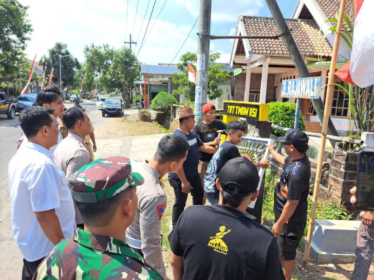 Warga Perguruan Silat di Balerejo Sukarela Bongkar Tugunya, Kapolres Madiun Sampaikan Apresiasi