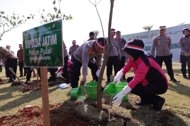 Kapolda Jatim Laksanakan Penanaman Pohon “Polri Lestarikan Negeri, Penghijauan Sejak Dini”