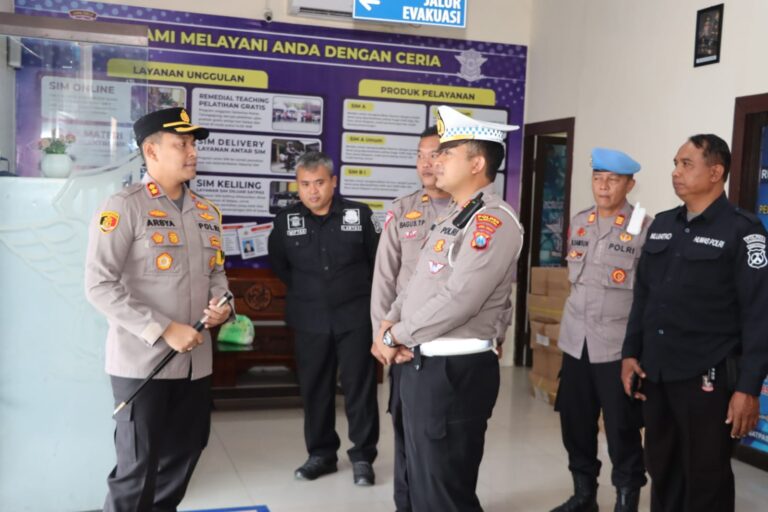 Satpas Polres Tulungagung Permudah Masyarakat Pemohon SIM dengan Nasi Tiwul