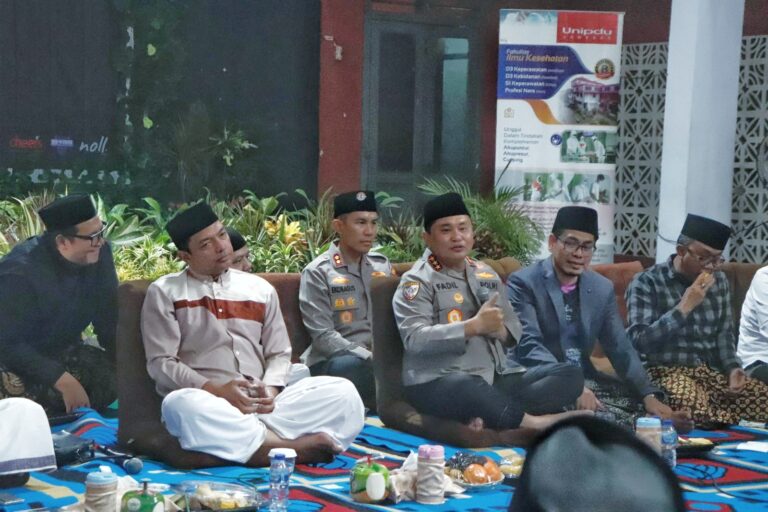 Kunjungi Ponpes Darul Ulum Jombang, Kabaharkam Polri Ngopi Bareng Gawagis PC RMI NU se Jatim