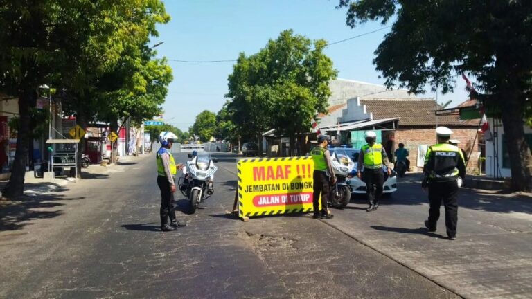 Polisi Siapkan Jalur Alternetif Selama Penutupan Jembatan di Jalan Wijaya Situbondo