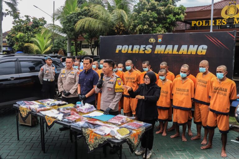 Polres Malang Berhasil Ungkap Peredaran Narkoba 18 Tersangka dan 586 Gram Sabu Diamankan