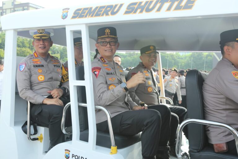 Optimalkan Pelayanan Publik, Kapolda Jatim Serahkan Mobil Shuttle Semeru SPKT